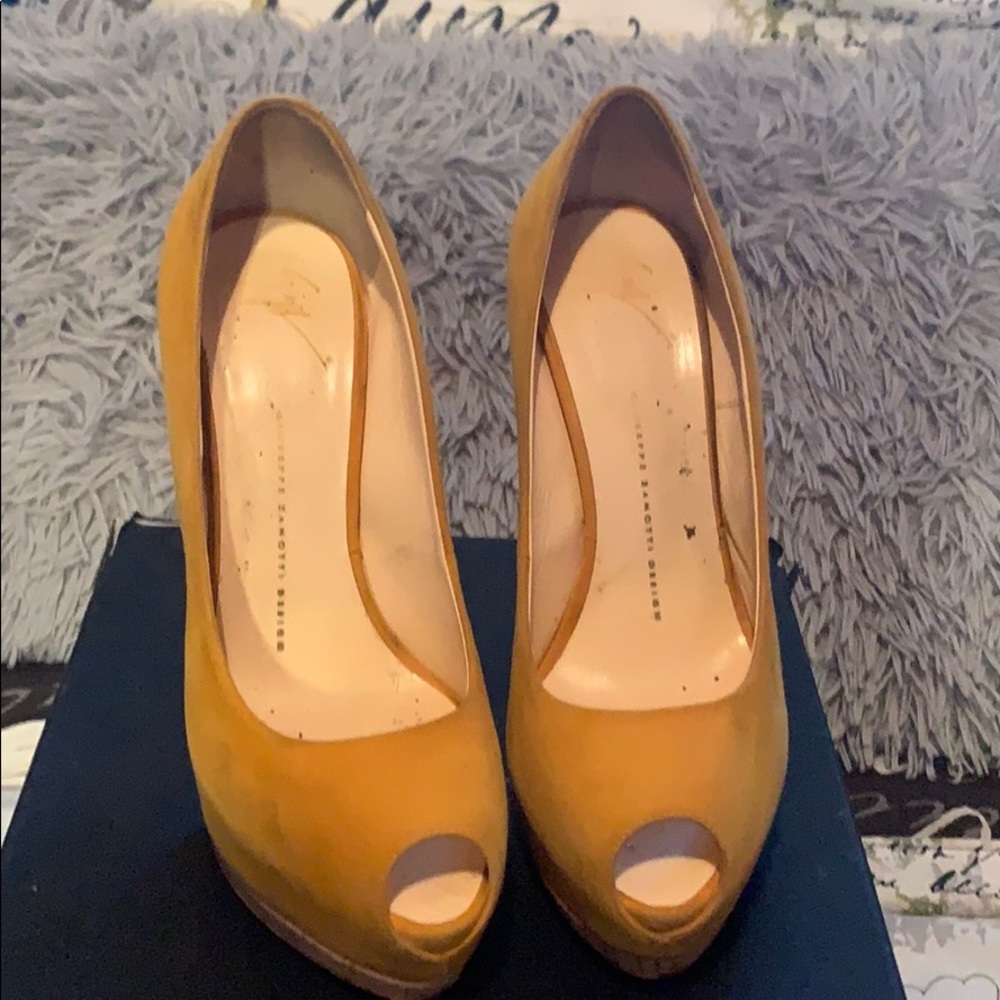 Giuseppe Zanotti suede pumps